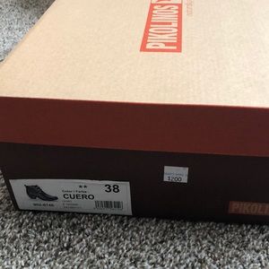 Pikolinos booties